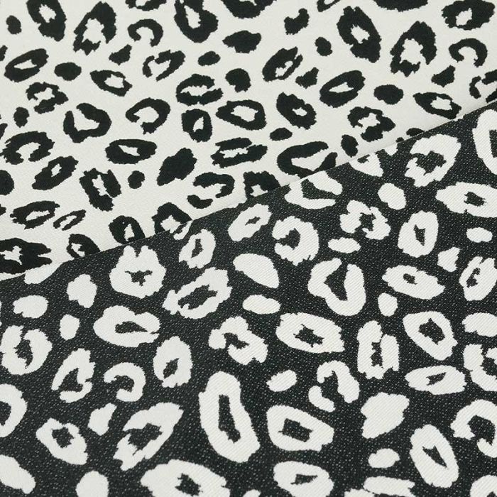 Tissu jacquard motifs léopard noir - écru x 10 cm