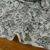 Tissu viscose rosiers blanc - noir x 10 cm