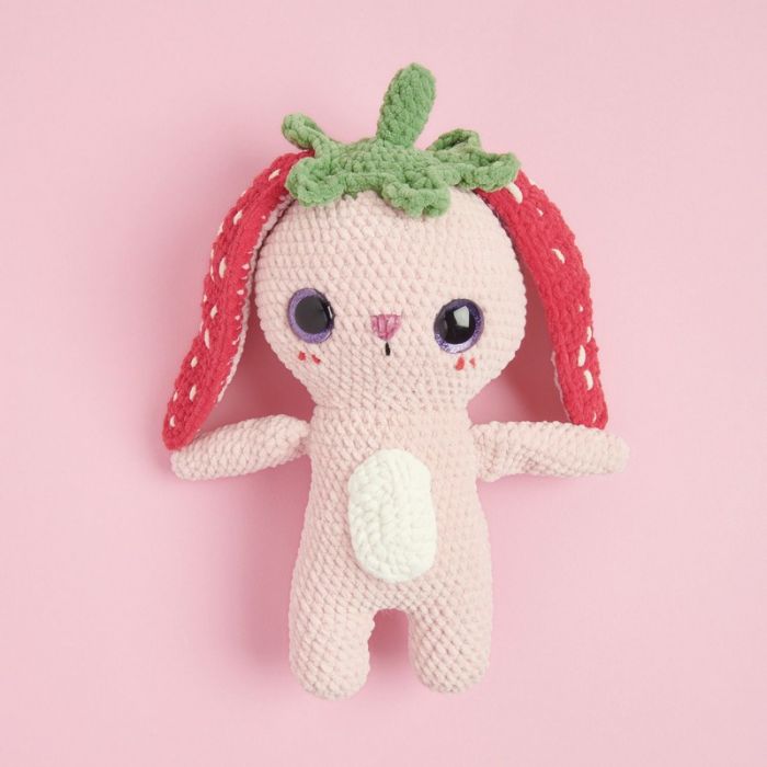 Kit crochet maxi amigurumi lapin fraise - Rico design