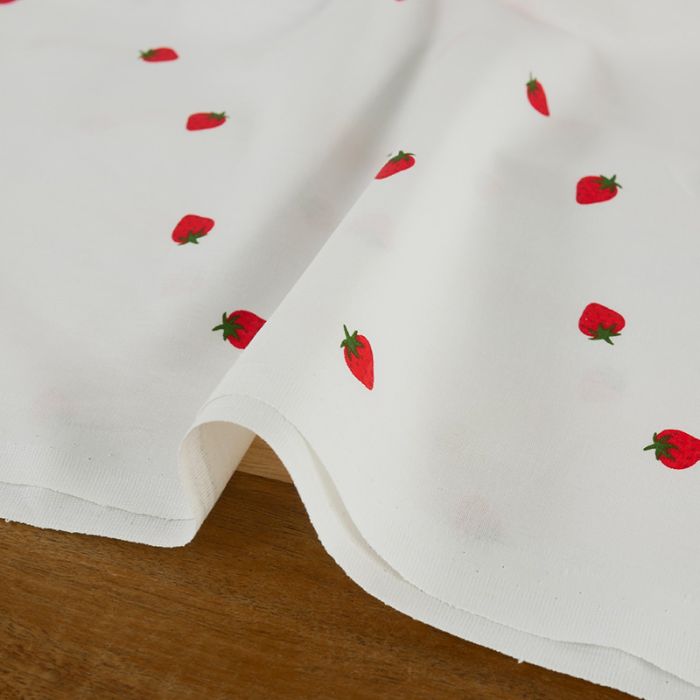 Tissu popeline coton motifs fraises - blanc x 10cm