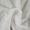 Tissu voile broderie anglaise fleurs - blanc cassé x 10 cm